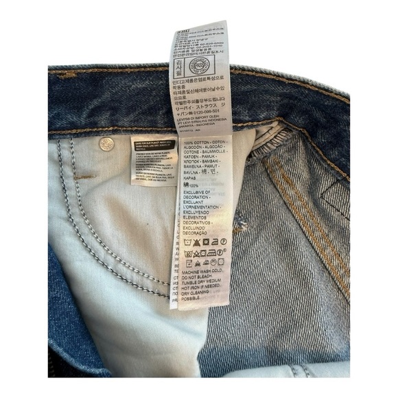 Levi’s High Waisted Mom Women’s Shorts - Size 27 - Picture 6 of 13